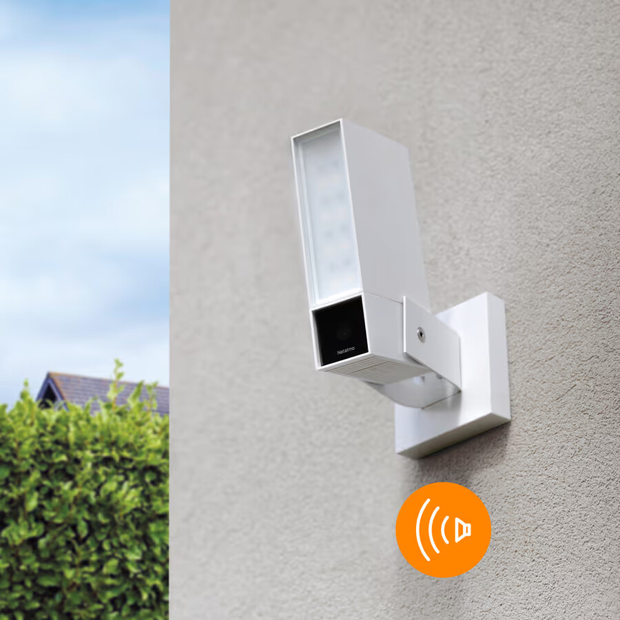 smart outdoor camera with siren - white